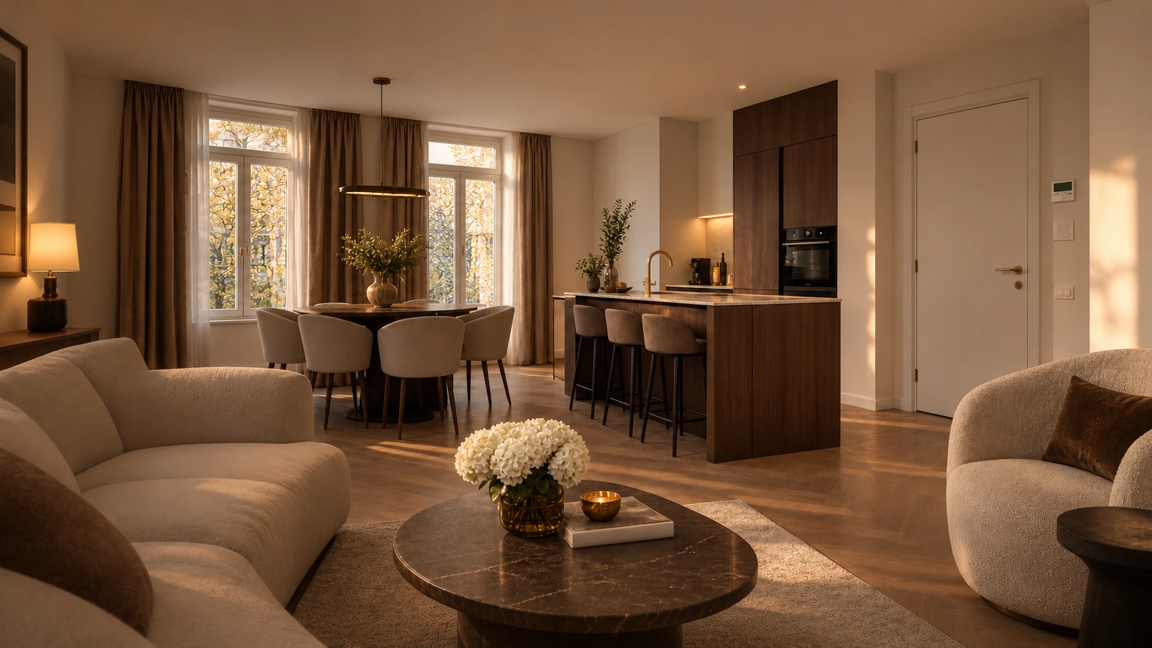 Warme, sfeervolle woonkamer en keuken — The Kronenburg Antwerp